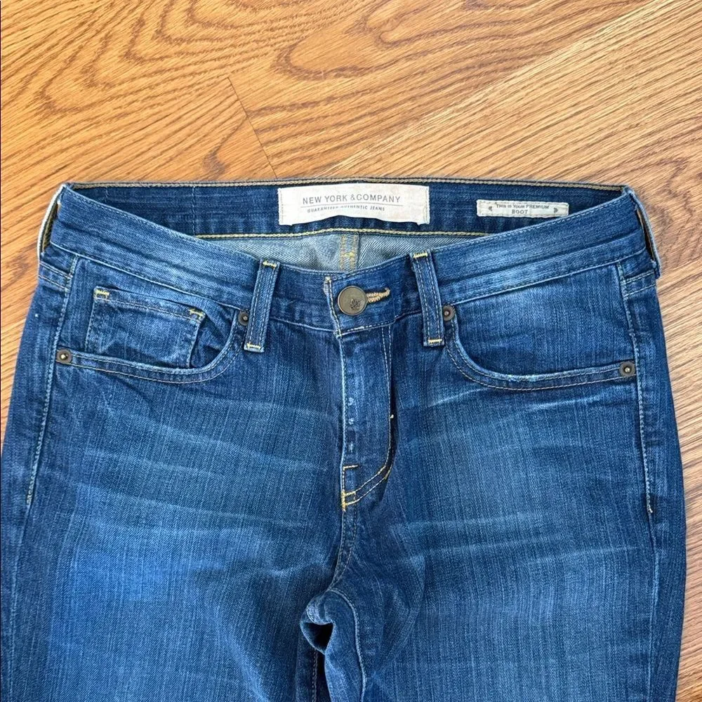 New York & Company Bootcut Jeans Dark Wash Raw Hem Size 8/29
